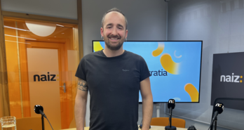 Fran Urias musikaria NAIZ irratiko Donostiako estudioetan