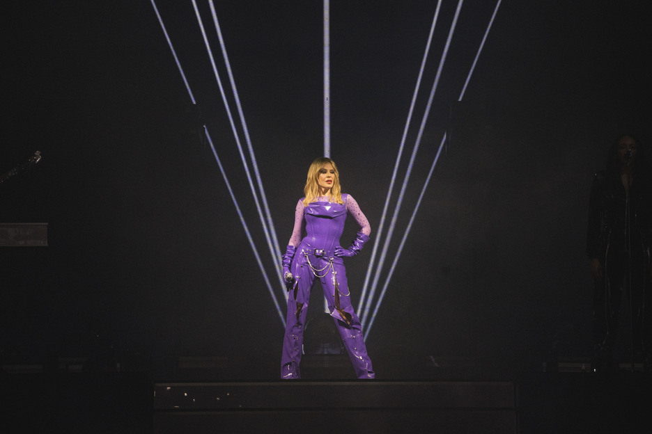 Zure oinetara, Kylie.