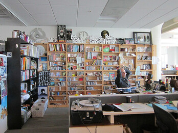 Bob Boilen NPRko Tiny Desk-a