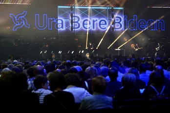 Jendez gainezka izan da beste urtebetez Ura Bere Bidean jaialdia ikusten Bizkaia Arenan.