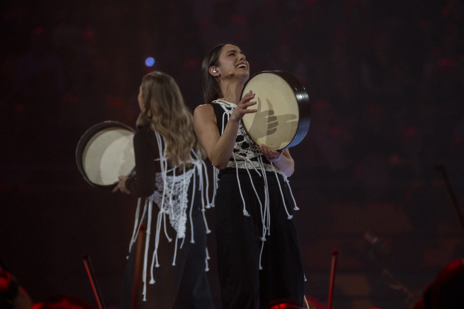 Neomak, gertutik. Neomak, gertutik.