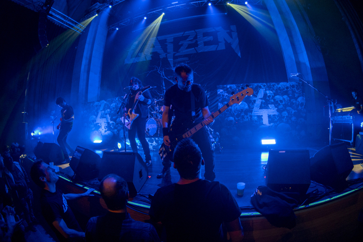 Azpeitiko Sanagustin goraino beteta zela eskaini du bere kontzertua Latzen taldeak.