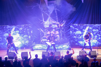 Latzenek Azpeitian eman zuen larunbat honetan ‘Denboraren orbainak’ birako Euskal Herriko azkenaurreko kontzertua. Atabalen emango dute datorrena, eta ez da sarrerarik kontzertu horretarako.