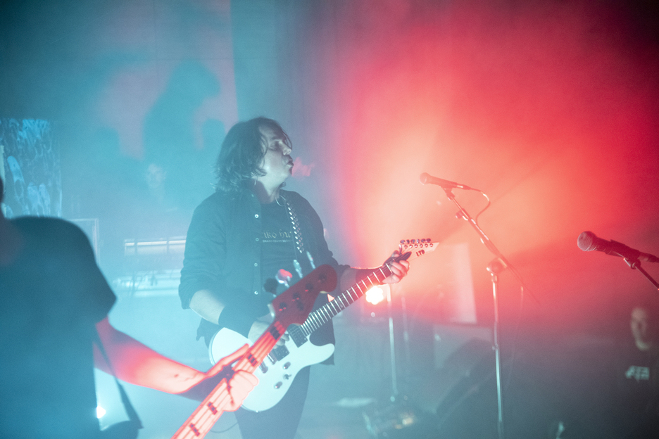 Guztia argi jolas itzelarekin egin zuten, bikain soinu zein argi teknikariak.