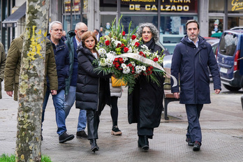Consejeros del PNV y PSE en la ofrenda a las víctimas del 3 de Marzo en Gasteiz.