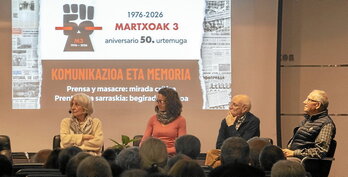 Las y los periodistas Amparo Lasheras, Begoña Martín, Javier Arteta y José Antonio Abasolo, ayer en Gasteiz.