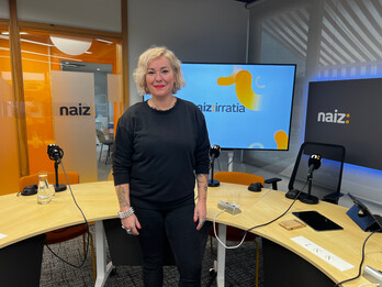 Zaloa Urain NAIZ Irratiko estudio nagusian.