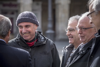 Lluis Llach eta Martxoak 3ko elkarteeko kideak.